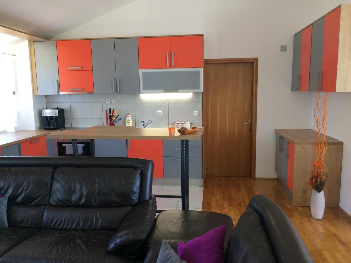 Sanmari Hotel Novi Vinodolski Buitenkant foto